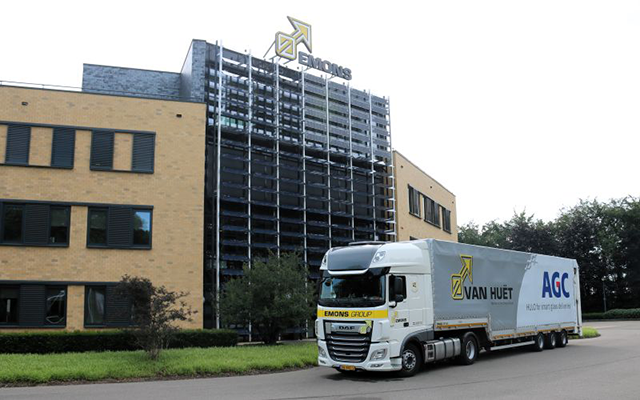 Van Huet truck for transporting AGC glass in Europe